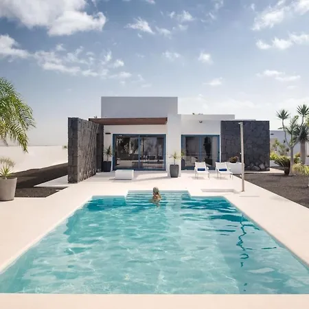 Villa Playa Blanca Sleeps 6 Pool Air Con Wifi